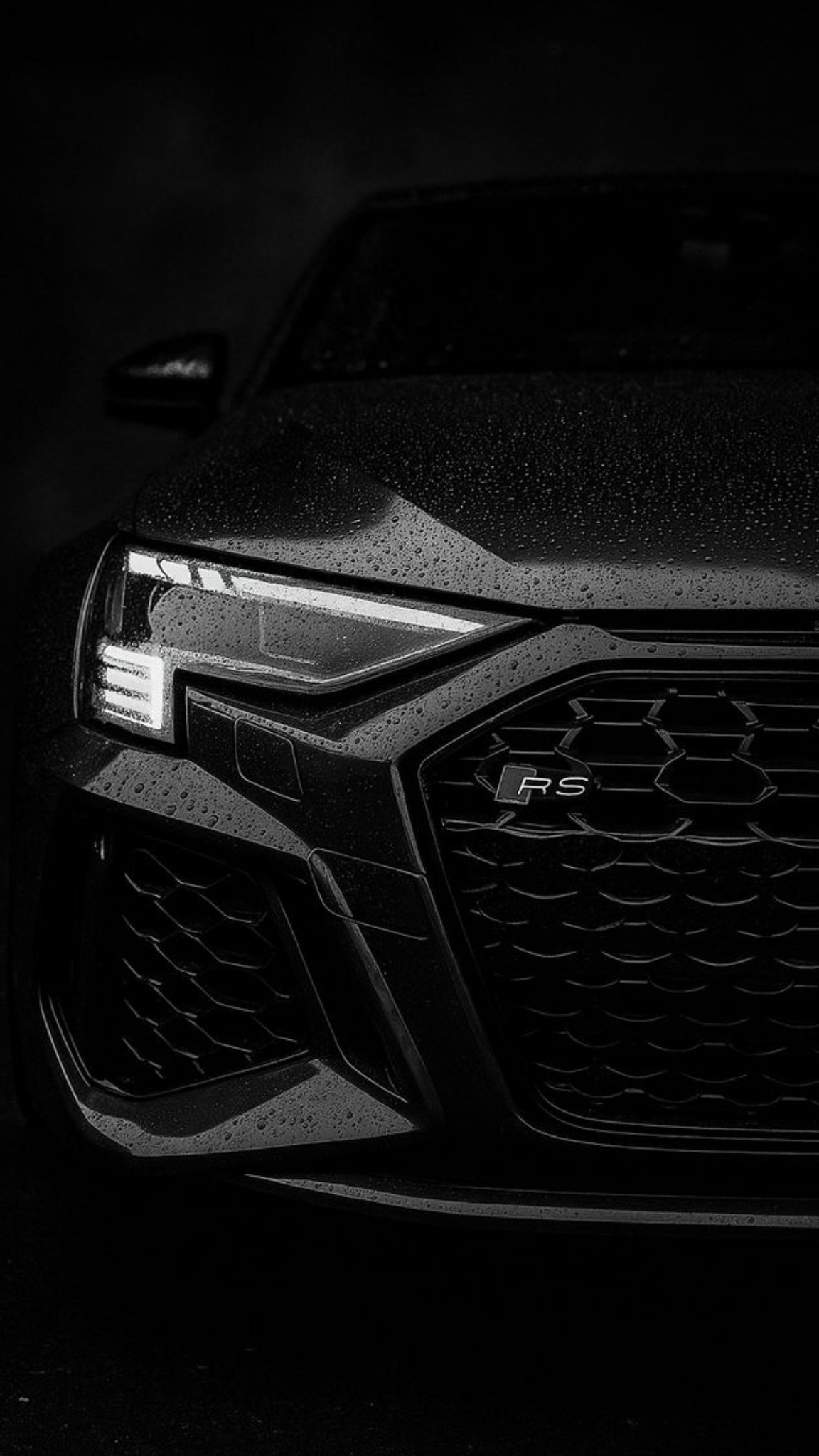 Detaliu frontal al unui autoturism Audi